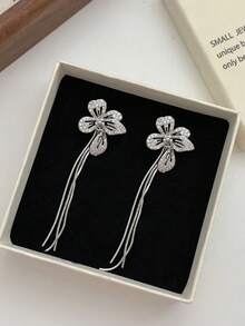 Floral Tassel Earrings For Women, Niche Luxury Fashion Elegant Versatile Stud Earrings - Silver - View 3