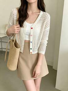 Atasan Berongga Gaya Korea Lembut dan Menawan, Warna Beige Polos, Leher V, Potongan Pendek, Kancing Hati Warna-warni, Lengan Panjang Berongga, Cocok untuk Musim Panas - Putih - View 8