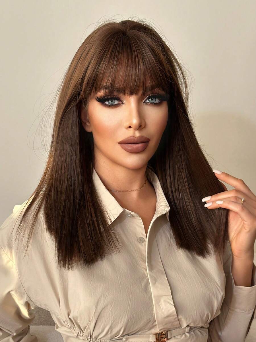 باروكة شعر مستعار بطول متوسط 20 بوصة بلون بني عسلي مع خصلات شقراء مختلطة، شعر مستقيم صناعي مع غرة وجذور داكنة، ألياف مقاومة للحرارة عالية الكثافة، باروكة طبيعية منفوشة للنساء للاستخدام اليومي والحفلات وجميع الفصول