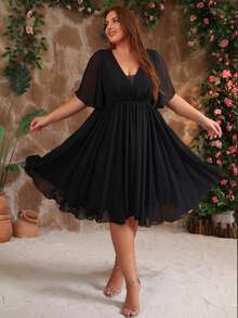 Gaun Bridesmaid Chiffon Tanpa Punggung dengan Lengan Ruffle dan Leher V untuk Wanita Ukuran Plus, Gaun Koktail untuk Tamu Pernikahan - Hitam - View 2