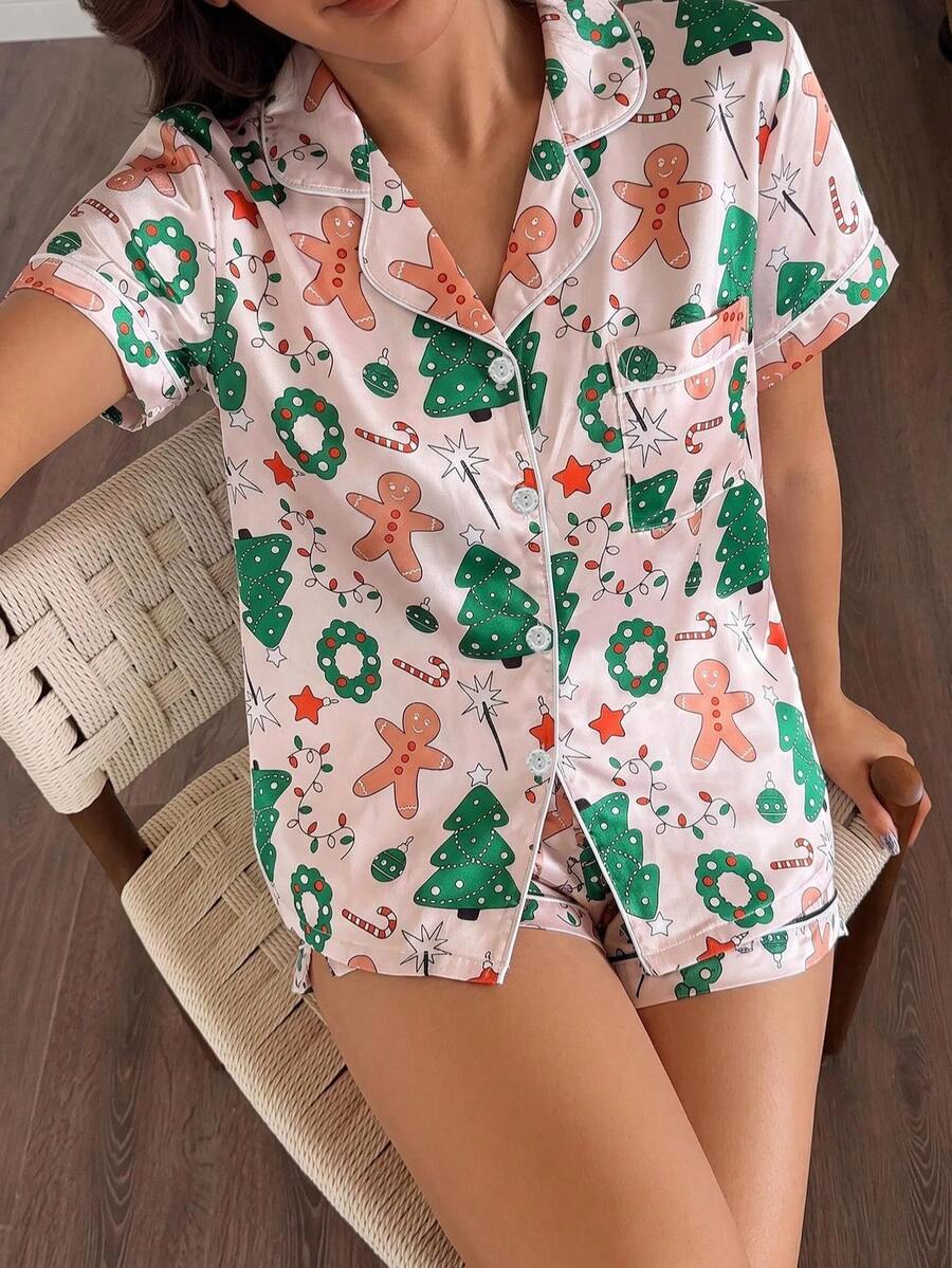 Julpyjamas för kvinnor, 2-delat set i satin med julgran- och pepparkaksman-motiv, kortärmad topp med krage och shorts med rosett - Aprikos - Visa 1