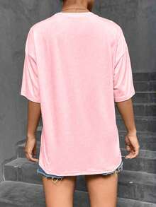 100% Cotton Crop Top T-Shirt With Gothic Lettering Foul Mouthed  , On Wooden Hanger, Glasses, Blue Jeans, Indoor Staircase, Vacation Outfitswomen - 基礎T-粉紅色 - 查看 3
