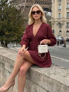 春夏秋新款優雅時尚街頭性感深V領泡泡袖修身半透明休閒短洋裝女款，輕量透氣材質，度假風波希米亞與西部與熱帶陽光洋裝 - 酒紅色 - 查看 1