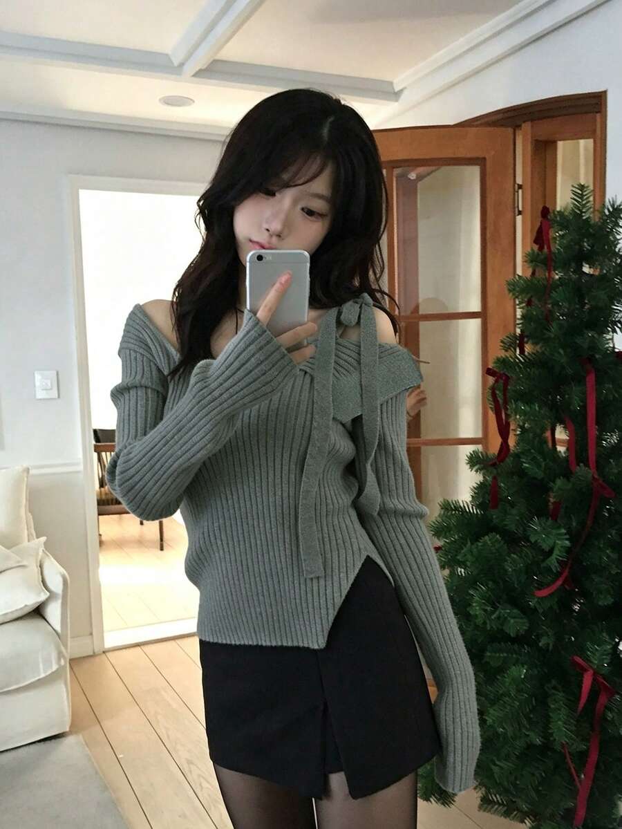 Sweater Rajut Lengan Panjang Model Korea Musim Dingin dengan Desain Leher V dan Tali Pengikat - Grey - View 1