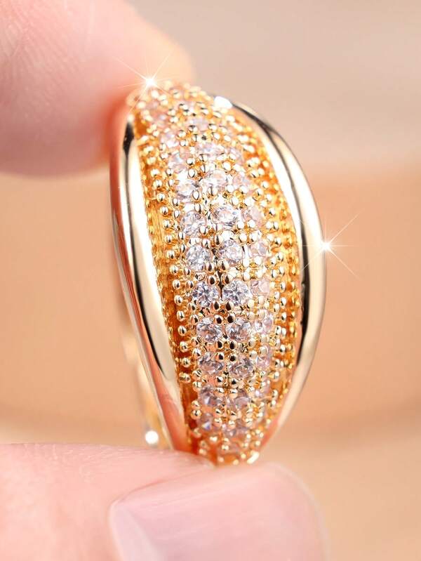 1 Elegant Full-Pave Cubic Zirconia Curved-Edge Wide Ring For Women-A Simple, Sophisticated Accessory For Everyday Wear And Commuting