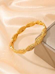 Juego de 4 piezas de brazaletes apilables con estilo árabe vintage, chapados en oro de 21K, con grabado de hoja, textura y borde ondulado, adecuados para el uso diario y celebraciones de mujeres - Amarillo Oro - Ver 5