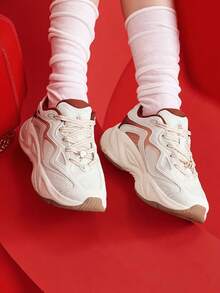 XTEP Sepatu sneakers platform tebal untuk wanita, ringan, serbaguna, dan kasual sporty. - Warna putih keabu-abuan/karat - View 5