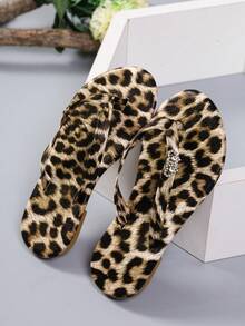 1 Pair Girls Leopard Print Butterfly Rhinestone Decor Flip Flop Sandals, Children Summer Beach Daily Vacation Shoes - Brown - View 6