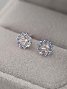 1 Pair S925 Sterling Silver French Light Blue Geometric Flower Stud Earrings With Rhinestones, Gentle Vintage Elegant Commute Mini Huggie Earrings For Women - Geometry - View 3
