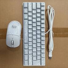 7KEYS Conjunto de teclado de juego, teclado numérico y ratón al 60%. Este mini teclado de juego tiene 61 teclas y cuenta con retroiluminación RGB verdadera. Adecuado para jugadores/jugadores de PC, mecanógrafos, viajeros y viajeros de negocios. Es fácil de transportar. - Líneas de contorno blancas G61 + Líneas de contorno blancas M20 - Ver 10