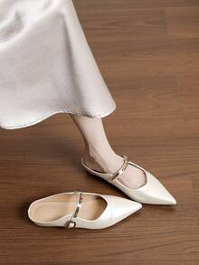 Sepatu Balet Model Prancis Terbaru dengan Ujung Lancip, Dekorasi Logam, dan Hak Wedges 3cm, Sepatu Mule Elegan untuk Berpergian - putih keperakan - View 1
