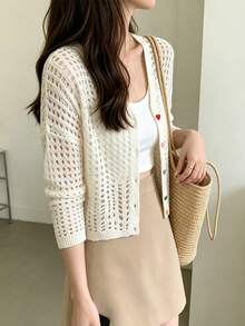 Atasan Berongga Gaya Korea Lembut dan Menawan, Warna Beige Polos, Leher V, Potongan Pendek, Kancing Hati Warna-warni, Lengan Panjang Berongga, Cocok untuk Musim Panas - Putih - View 5