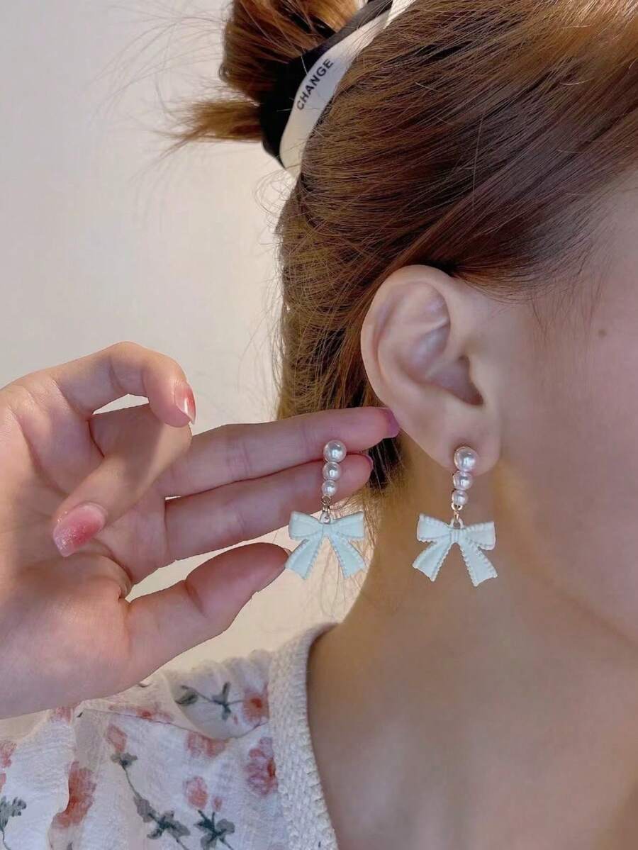 1 Pair French Elegant Gentle Sweet Bowknot Pearl Stud Earrings, Creative Design, Small Delicate Versatile Earrings - White - View 1