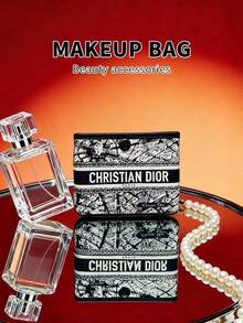 Dior 女款巴黎城市地圖收納包，黑白圖案設計，小巧精緻，適合日常收納，按扣開合，可收納硬幣、卡片與眼影保護蓋，個性化通勤手提包 - 黑與白 - 查看 3