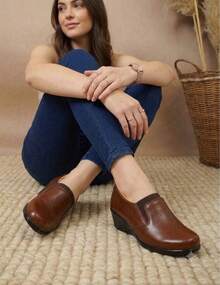 Women Flats - Brown - View 2