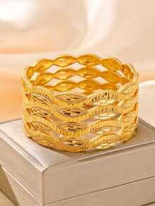 Juego de 4 piezas de brazaletes apilables con estilo árabe vintage, chapados en oro de 21K, con grabado de hoja, textura y borde ondulado, adecuados para el uso diario y celebraciones de mujeres - Amarillo Oro - Ver 3