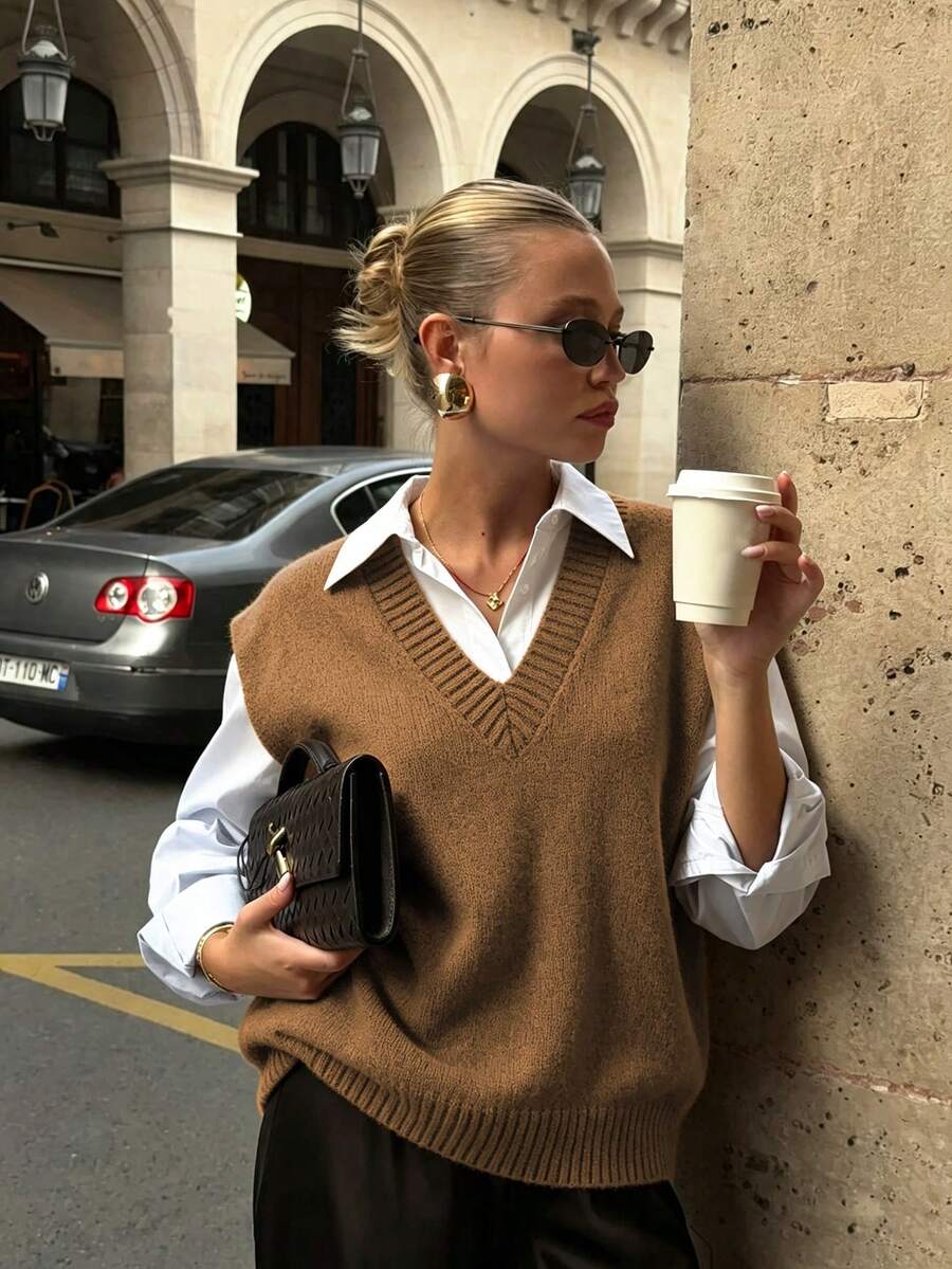 女款秋冬時尚針織毛衣背心,V領合身套頭式,適合疊穿打造時尚冬季造型 - 駝色 - 查看 1