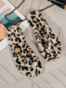 Fashion Leopard Print Plush Flip Flops For Women, Soft Fuzzy Toe Strap Slippers, Warm And Comfortable For Indoor Home Use, Versatile Casual Thermal Slippers - Leopard - View 5