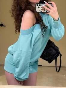LovelyWholesale Gaun Mini Lengan Panjang Leher V Polos untuk Wanita, Gaun Pendek Bodycon Ramping dengan Bahu Jatuh Longgar, Gaun Kasual untuk Acara Malam Hari, Gaun Sehari-hari - Hijau - View 4