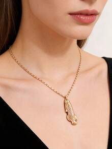 2026新款简约优雅时尚项链，海洋生物元素设计，包含金龙鱼、方头鱼、鱼骨吊坠，金链，锌合金材质，适合日常佩戴、派对、毕业典礼、返校季、节日礼物，送给优雅迷人的女性。 - 金色 - 查看 2