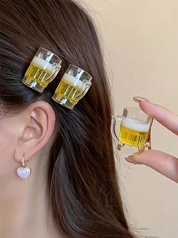 2PCS Creative Funny Realistic Beer Hair Clips, INS Style Student Bangs Side Clips Alligator Hair Clips, Novelty Beer Mug Hair Clips - Realistic Beer Mug Design Hair Accessories, Suitable For Cosplay Parties, Role Play And Theme Events, Funny Realistic Large Beer Mug Hair Clips, Unique Quirky Bangs Hair Clips, Christmas Stocking Creative Hair Accessories Gift, Christmas Desktop Beer Mug Small Decoration Gift