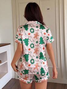 Julpyjamas för kvinnor, 2-delat set i satin med julgran- och pepparkaksman-motiv, kortärmad topp med krage och shorts med rosett - Aprikos - Visa 2