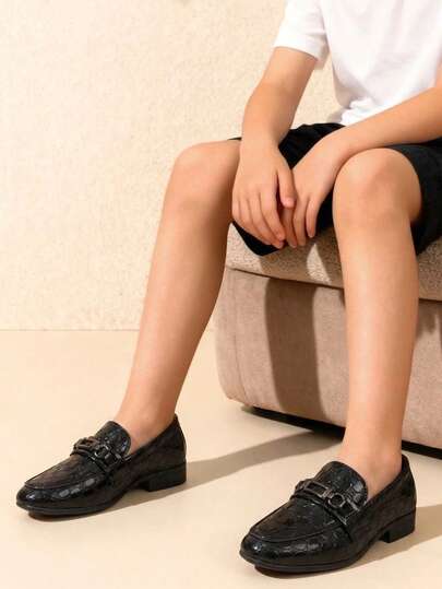 Sepatu Loafer Vintage Minimalis Hitam untuk Anak Perempuan, dengan Gesper Logam Timbul, Cocok untuk Pesta Musim Semi/Musim Gugur dan Pakaian Kasual.