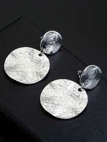 Asymmetrical Textured Round Pendant Clip-On Earrings - Silver - View 3