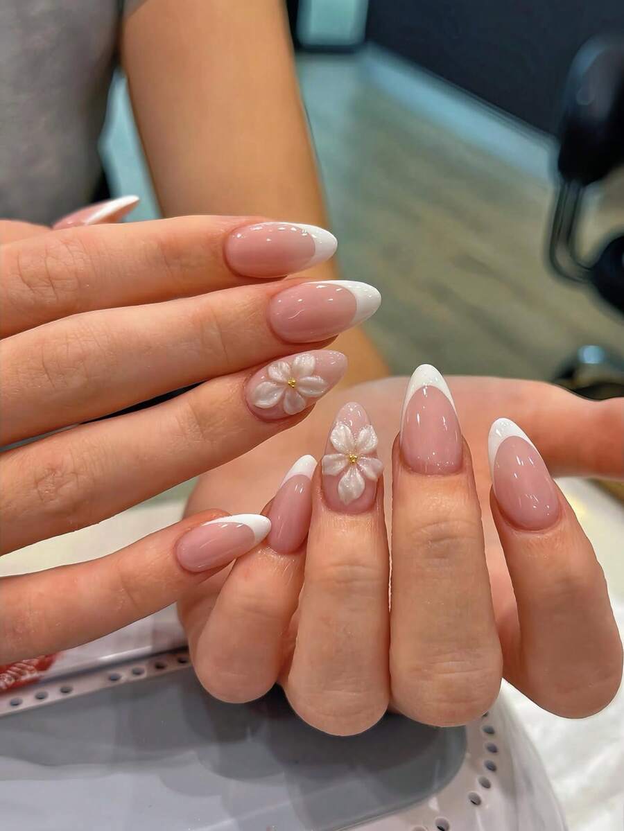 24片中號杏仁形秋季假指甲,白色法式3D白花水鑽合金壓克力穿戴甲,凝膠美甲套組(含1片果凍膠與1片指甲锉),適合女性日常穿戴、約會與派對 - 彩色 - 查看 1