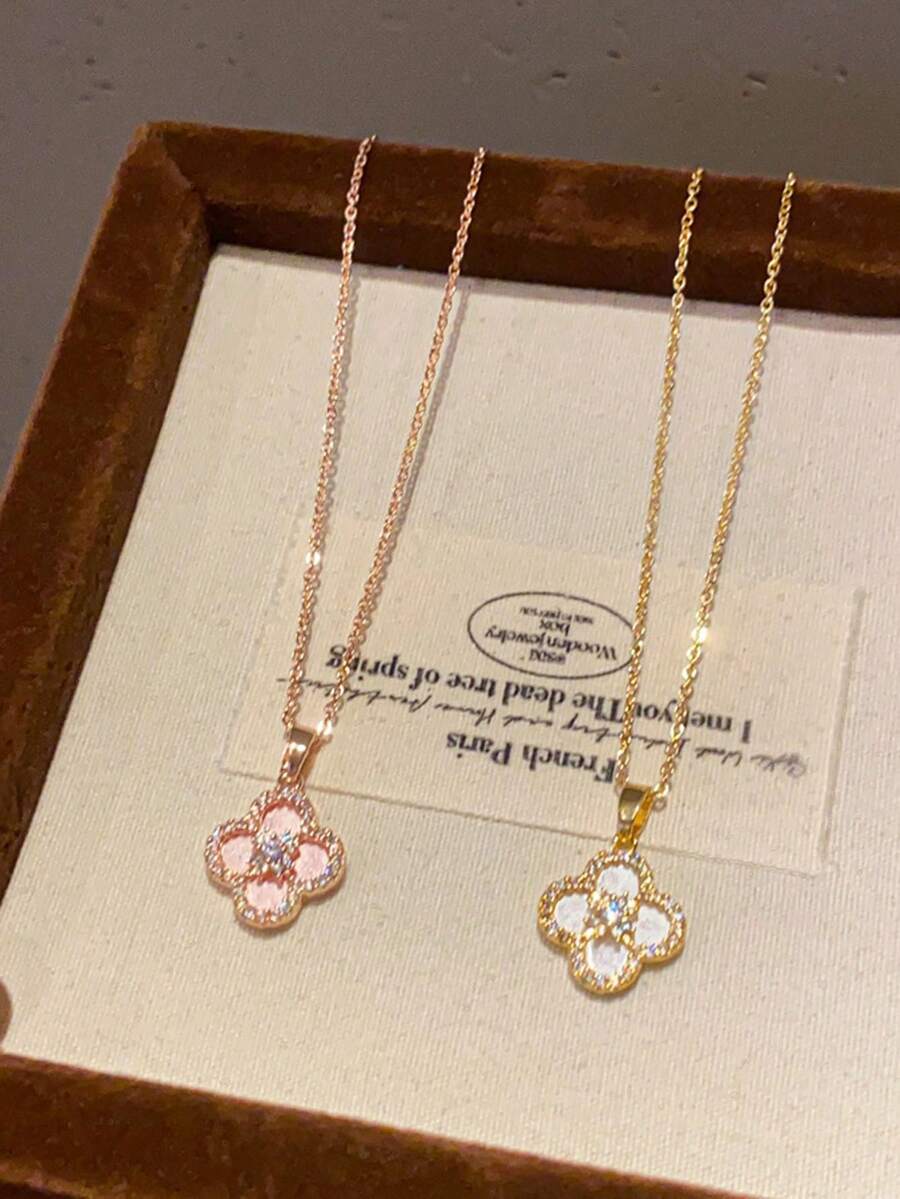 1pc Fashionable & Versatile Shell Rhombus Flower Pendant Necklace, Elegant Clavicle Chain, Luxury Aesthetic - Four Leaf Clover Necklace - View 1
