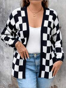 Cardigan Rajut Longgar Kasual Motif Kotak-kotak Ukuran Plus untuk Wanita, Model Terbuka di Bagian Depan - Hitam dan Putih - View 4