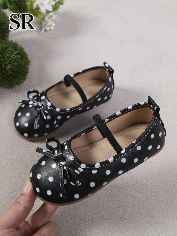 1雙可愛女童瑪麗珍平底鞋，波點蝴蝶結設計，適合日常穿著、學校與派對場合