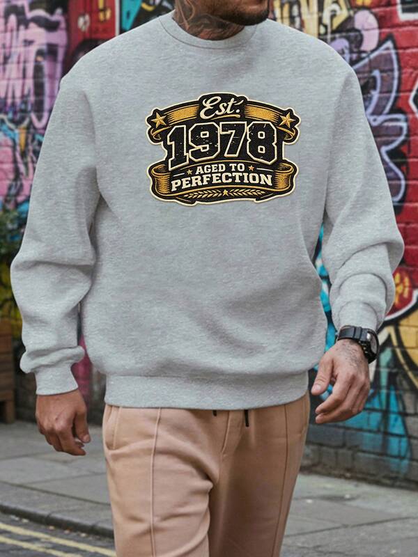 This Y2K-Style Fashionable Crew-Neck Sweatshirt For Plus-Size Men Features A Retro Print From 1978. It Embodies Timeless Quality And Is Perfect For Ca