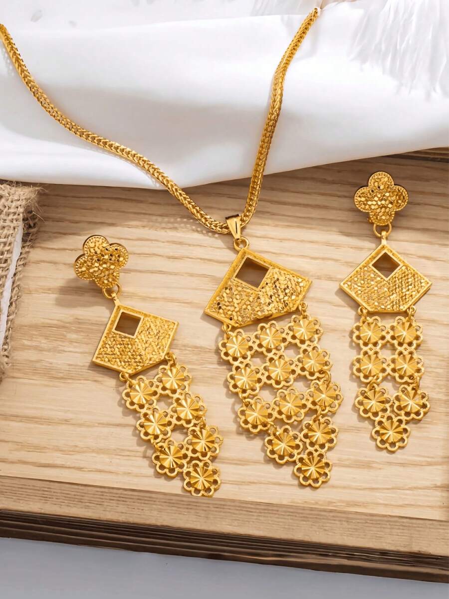 Women's Vintage Gold-Plated Multi-Style Necklace & Earrings 2 Pieces Set, Clover Flower Geometric Pendant, Middle Eastern Vintage Palace Heavy-Work , Suitable For Daily Wear, Banquet, Date, Major Holidays And Other Occasions Gold Accessory Set - Yellow Gold - View 1