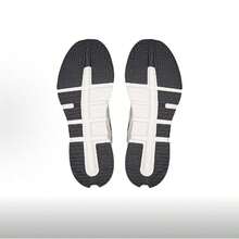 On Running Women Running Shoes - 霧灰褐色 - 查看 6