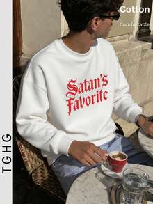 تي شيرت رجالي خفيف الوزن بأكمام طويلة وياقة دائرية، مطبوع من الأمام بنص "Satan's Favorite" باللون الأحمر بأسلوب قوطي - أبيض - مشاهدة 1