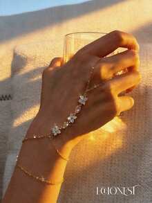 EchoNest 1pc Gold-Tone Stainless Steel Four-Leaf Clover Finger Chain Bracelet With White Zirconia, Vacation Party Finger Chain Decorative Accessory - Yellow Gold - View 2