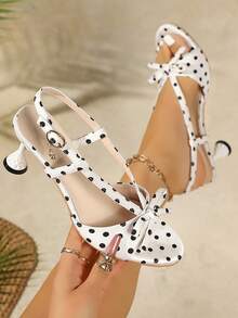 Damen Neue Französische Vintage Schwarz & Weiß Polka Dot Schleife T-Riemen Offener Rücken Weinglas Stiletto High Heel Sandalen, Sommer Europäischer & Amerikanischer Stil Offene Zehen Stiletto Absätze/T-Riemen + Frontschleife, Vorteilhafte Fußform & Beinverlängerungseffekt/Offener Rücken Schnallendesign, Leicht An- & Ausziehen, Weiche Lederinnensohle Kein Absatzreiben/Einzigartiger Weinglas Asymmetrischer Absatz, Stabil & Bequem, Geeignet für den Alltag & Dates - Schwarz und Weiss - Übersicht 9