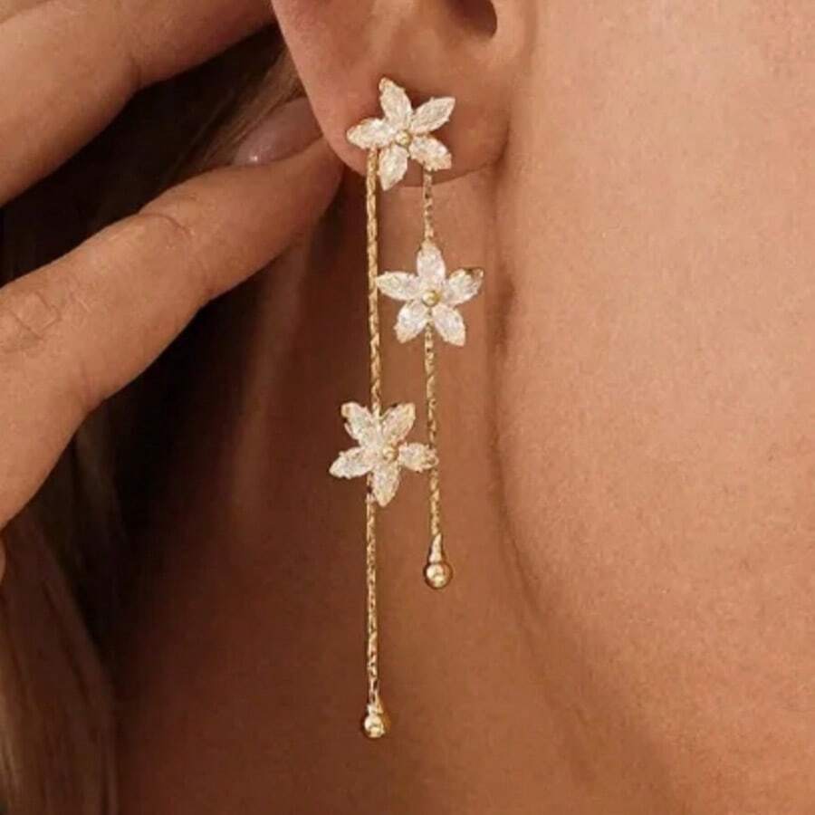 Pendientes de borla de circonita sintética con diseño de flor de cerezo de lujo ligero para mujeres, versátiles y brillantes, adecuados para citas, fiestas, uso diario y regalos - Dorado - Ver 1