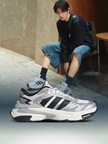 Adidas Sepatu Lari Unisex XLG STORM EDGE Low-Top JS0059 - Hitam dan Putih - View 2