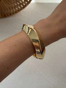 Exaggerated Geometric Textured Gold Bracelet Set, Asymmetrical Wavy Hammered Cuff Bangles, Personalized Layered Accessories - Gold - View 12