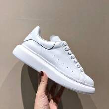 White MQ Wedge Sneakers With Black Heel Panel – Oversized Style Sneakers For Women And Men - 白色尾巴 - 查看 9