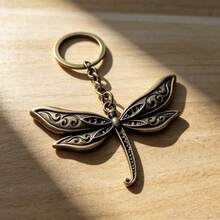 1pc Fashionable Cute Realistic Dragonfly Keychain, Zinc Alloy Minimalist Personalized Versatile Small Dragonfly Key Chain Car Key Pendant, Convenient To Carry - Silver - View 7