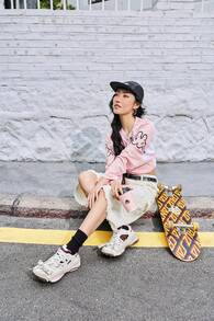 Kappa 女款厚底休閒滑板鞋，復古繫帶設計增高粗底運動鞋，透氣輕量復古風運動通勤鞋 - 經典白/褐灰色/雪青紫 - 查看 3