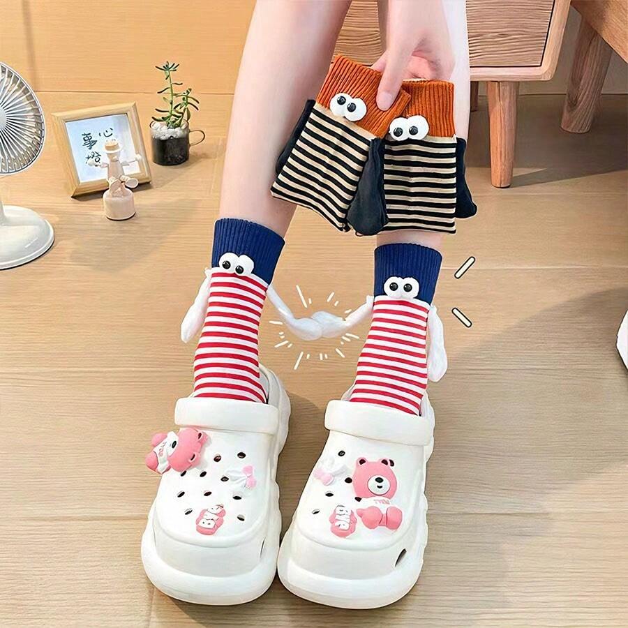 1 Pair Funny 3D Holding Hands Mid-Calf Socks, Novel Striped Socks With Plush Big Eyes And Soft Hand Decoration, Suitable For Couples, Family Gatherings, Party Gifts, Daily Home Couple Outfits