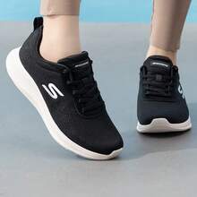 Skechers 女士飛織輕量休閒跑步鞋輕便防滑日常運動休閒鞋 - 黑色 - 查看 2