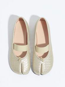 Pearlescent Gold Rhombus Embossed Split Toe Pig-Toe Mary Jane Women's Shoes With Elastic Band Flat Luxury Style Low Vamp Slouchy Shoes - Gold - View 1