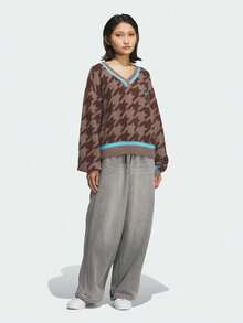 Adidas Originals Sweater Rajut Pullover Olahraga HTTH Wanita Motif Houndstooth KC2688 - Coklat - View 6