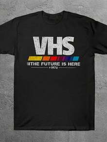 Camiseta retro para hombre inspirada en películas de VHS - diseño de los años 70 que dice que el futuro ha llegado - Camiseta negra con letras blancas, perfecta para amantes del cine. - Negro - Ver 6