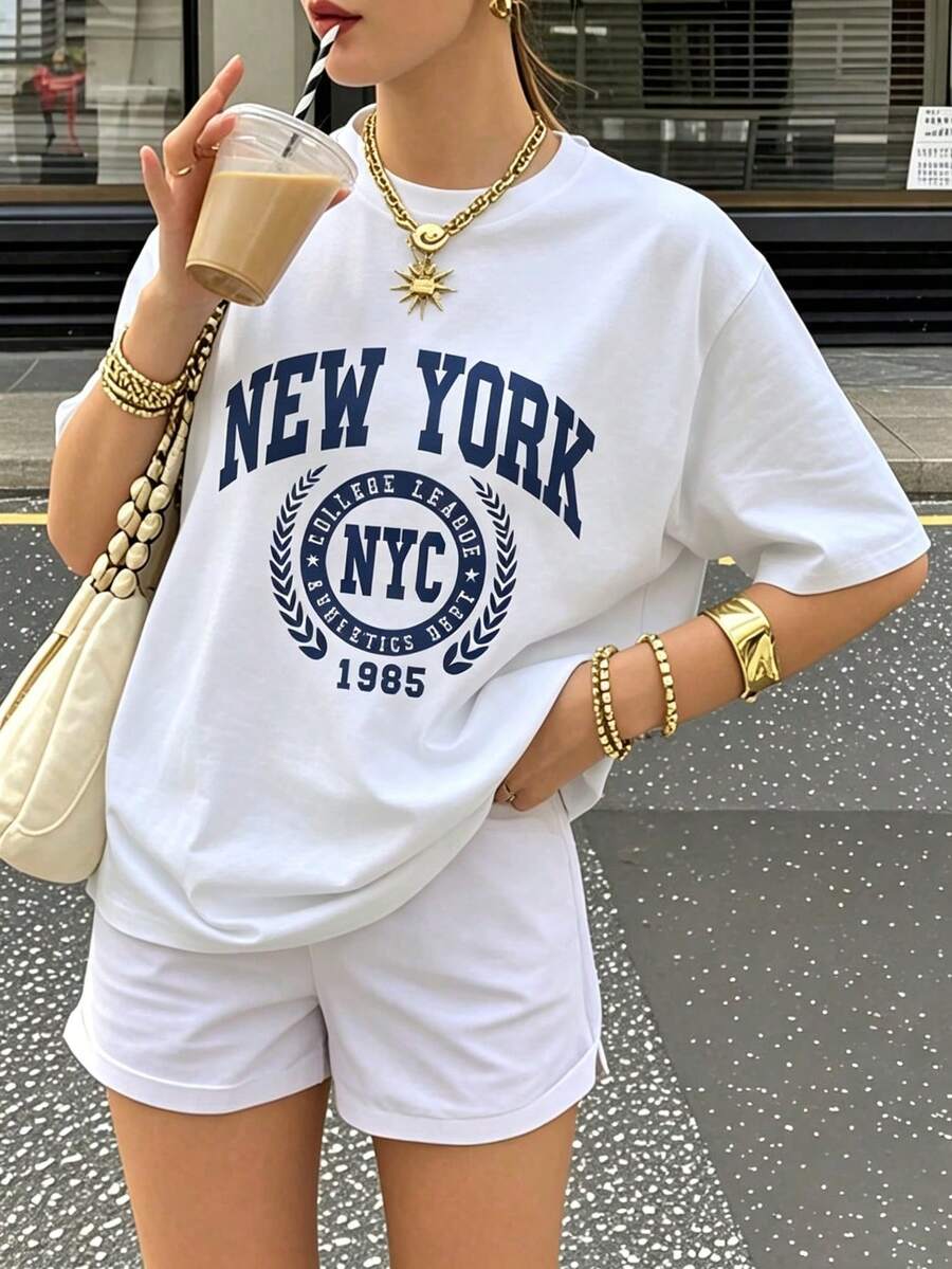 女款寬鬆版型 NEW YORK NYC 印花 T-shirt，經典校園風印花，Y2K 休閒街頭風，夏季日常上衣 白色